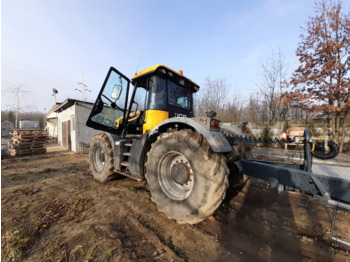 Traktor JCB