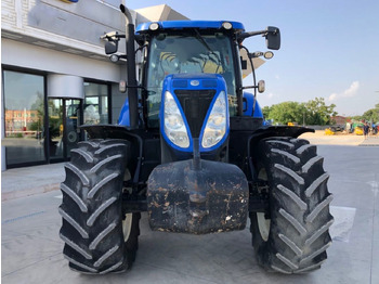 Traktor NEW HOLLAND T7.210