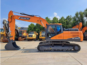 Develon DX225LC-7M - Lintekskavaator