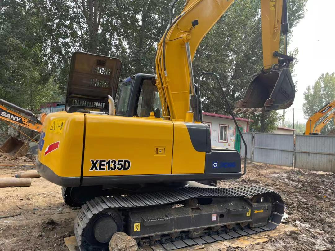 Lintekskavaator Used crawler xcmg XE135D china excavator for sale: pilt 10