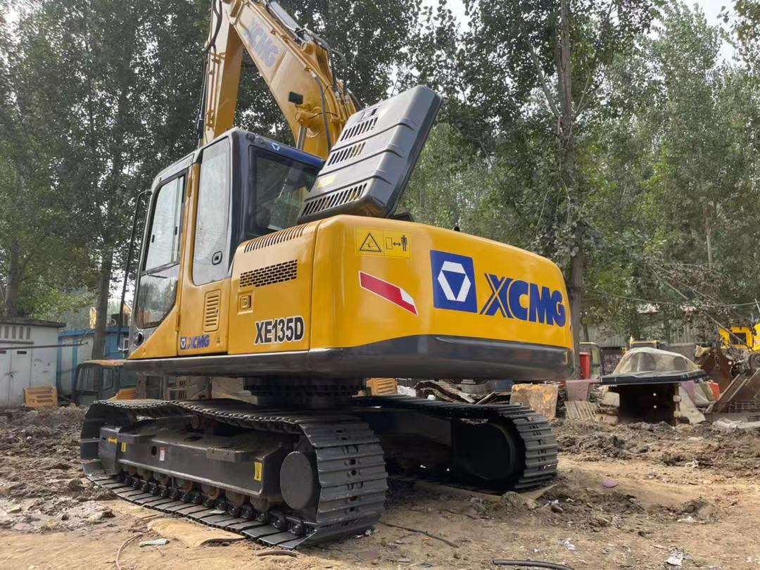 Lintekskavaator Used crawler xcmg XE135D china excavator for sale: pilt 7