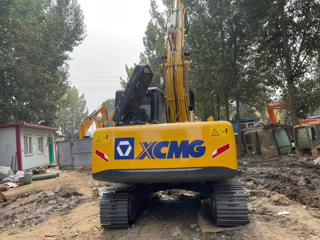 Lintekskavaator Used crawler xcmg XE135D china excavator for sale: pilt 8
