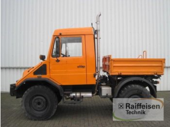 Kommunaal-/ erisõiduk Mercedes-Benz Unimog U 90