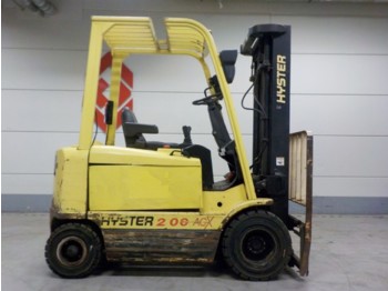 4-rattaline esikahveltõstuk HYSTER J2.00XM