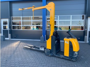 Teleskoopkäitleja Jungheinrich ECE 225 palletwagen met kraan