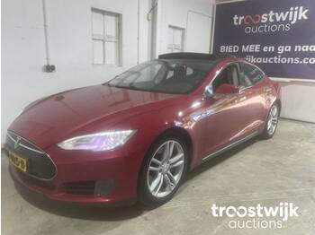 Tesla 70D Base - Auto