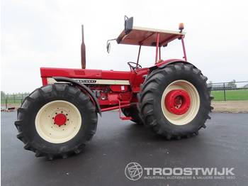 Traktor International 1046: pilt 1