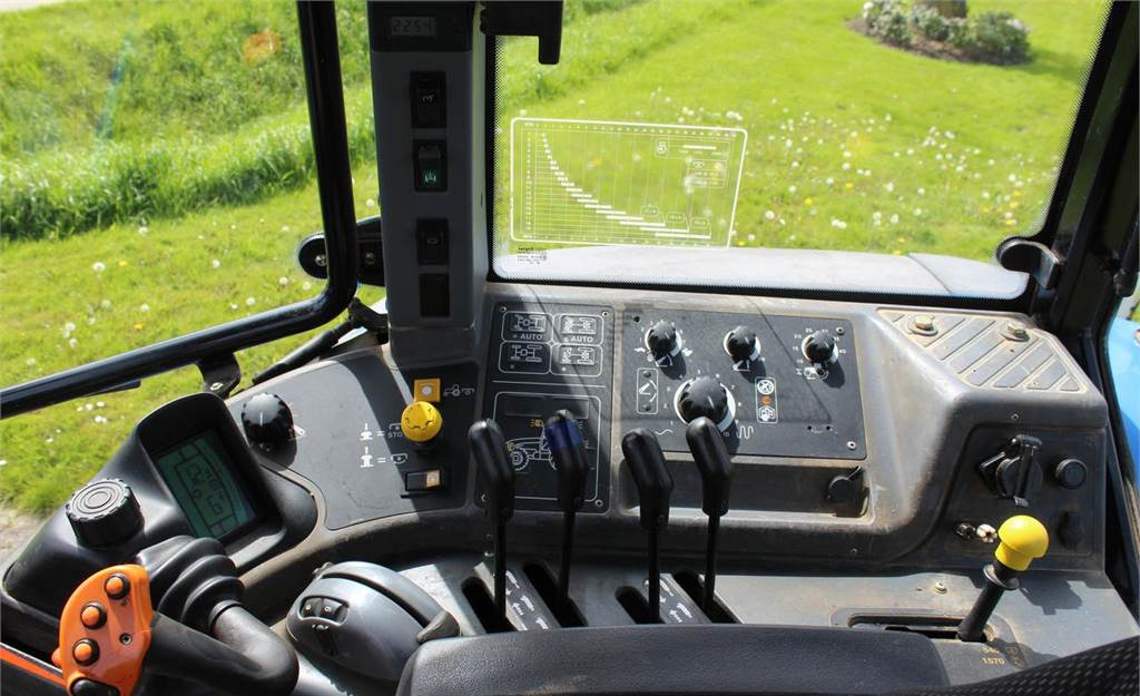 Traktor New Holland TM190: pilt 14
