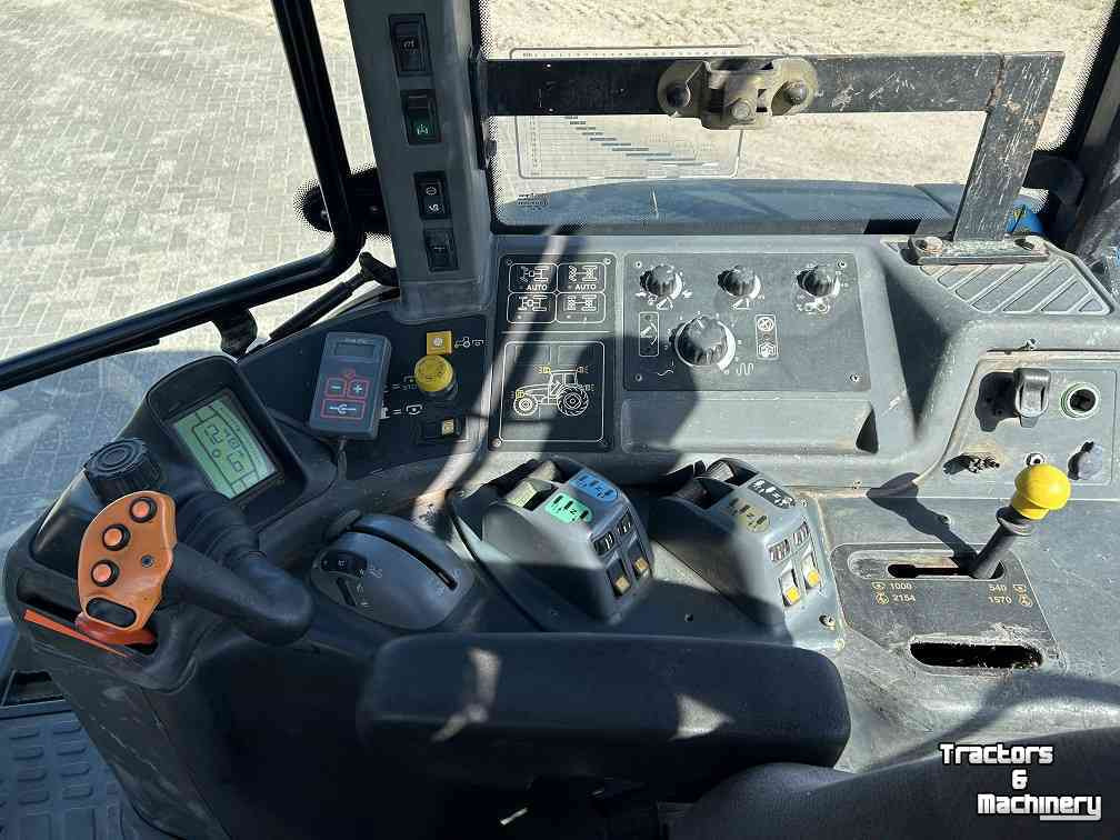 Traktor New Holland TM 175: pilt 7