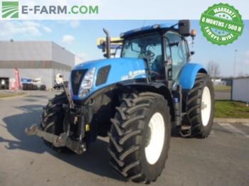 New Holland T7220 - Traktor