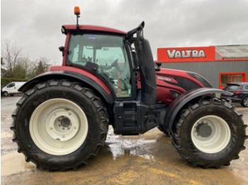 Valtra T214A - Traktor