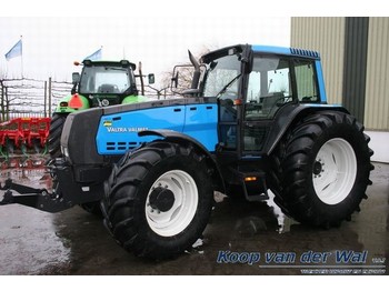 Traktor Valtra 8750 Hitech: pilt 1
