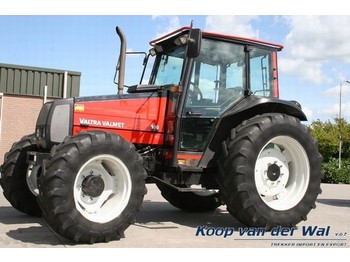 Traktor Valtra 900: pilt 1