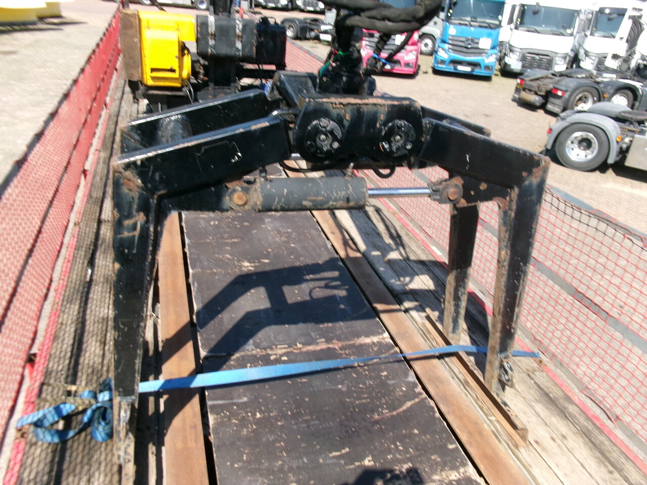 Platvorm/ Madelpoolhaagis Fruehauf 3-axle platform trailer + Atlas 3008 crane: pilt 17