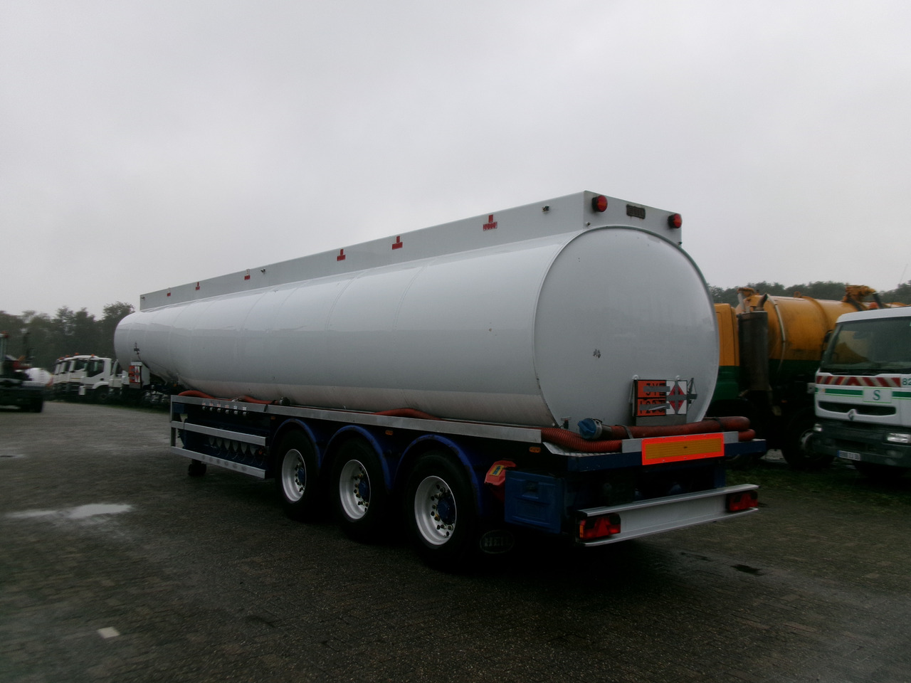 Tsistern poolhaagis transporditavad ained kütust Heil / Thompson Fuel tank alu 45 m3 / 6 comp + pump / ADR 13/12/2023: pilt 3