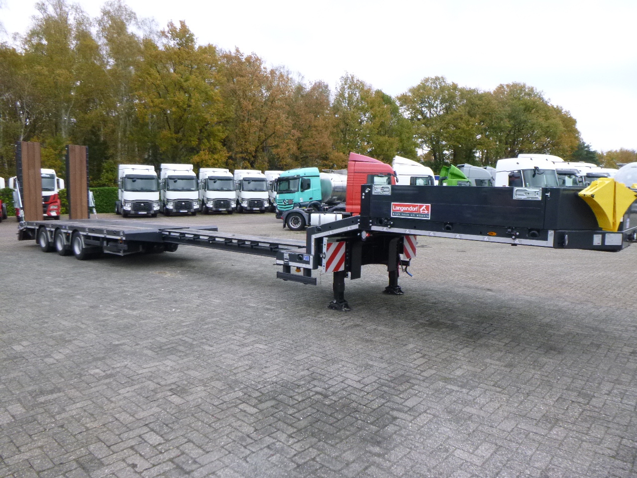 Uus Madal platvormpoolhaagis Langendorf 3-axle semi-lowbed trailer 48T ext. 13.5 m + ramps: pilt 14