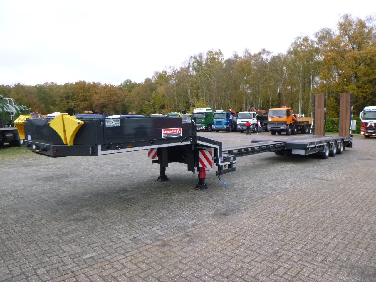 Uus Madal platvormpoolhaagis Langendorf 3-axle semi-lowbed trailer 48T ext. 13.5 m + ramps: pilt 15
