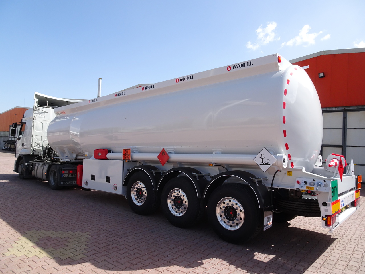 Uus Tsistern poolhaagis transporditavad ained kütust NURSAN Aluminium Fuel Tanker: pilt 2