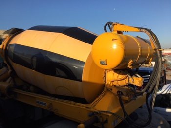 Poolhaagis veoauto Hangler MIschauflieger Betonmischer