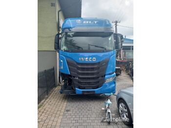 Konteinerveduk/ Tõstukiga veoauto IVECO
