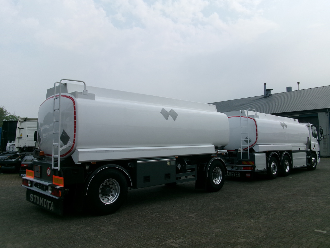 Tsisternauto transporditavad ained kütust D.A.F. CF 85.410 6x2 fuel tank 20.8 m3 / 4 comp + Stokota drawbar tanker 22 m3 / 2 comp: pilt 3