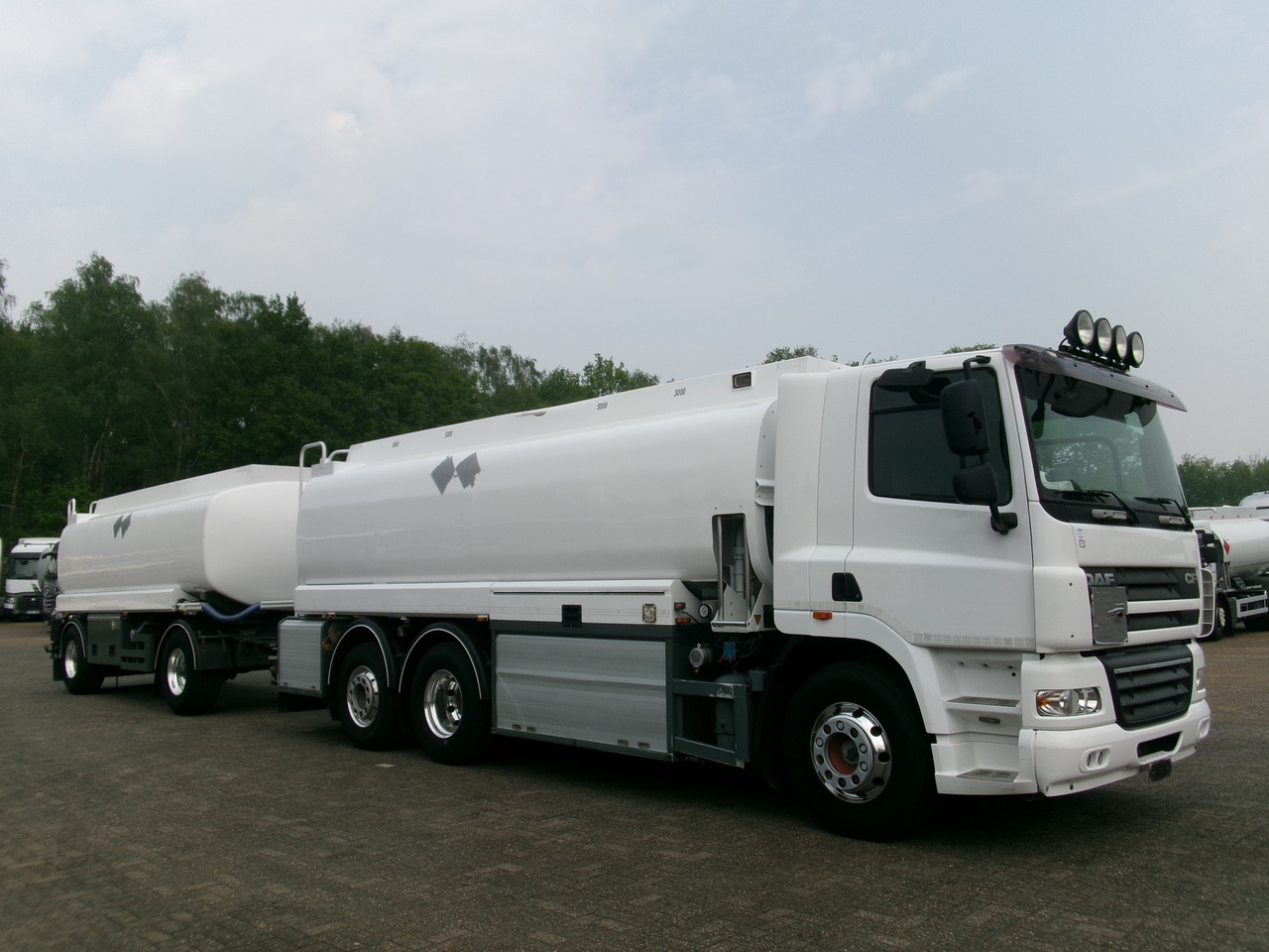 Tsisternauto transporditavad ained kütust D.A.F. CF 85.410 6x2 fuel tank 20.8 m3 / 4 comp + Stokota drawbar tanker 22 m3 / 2 comp: pilt 2