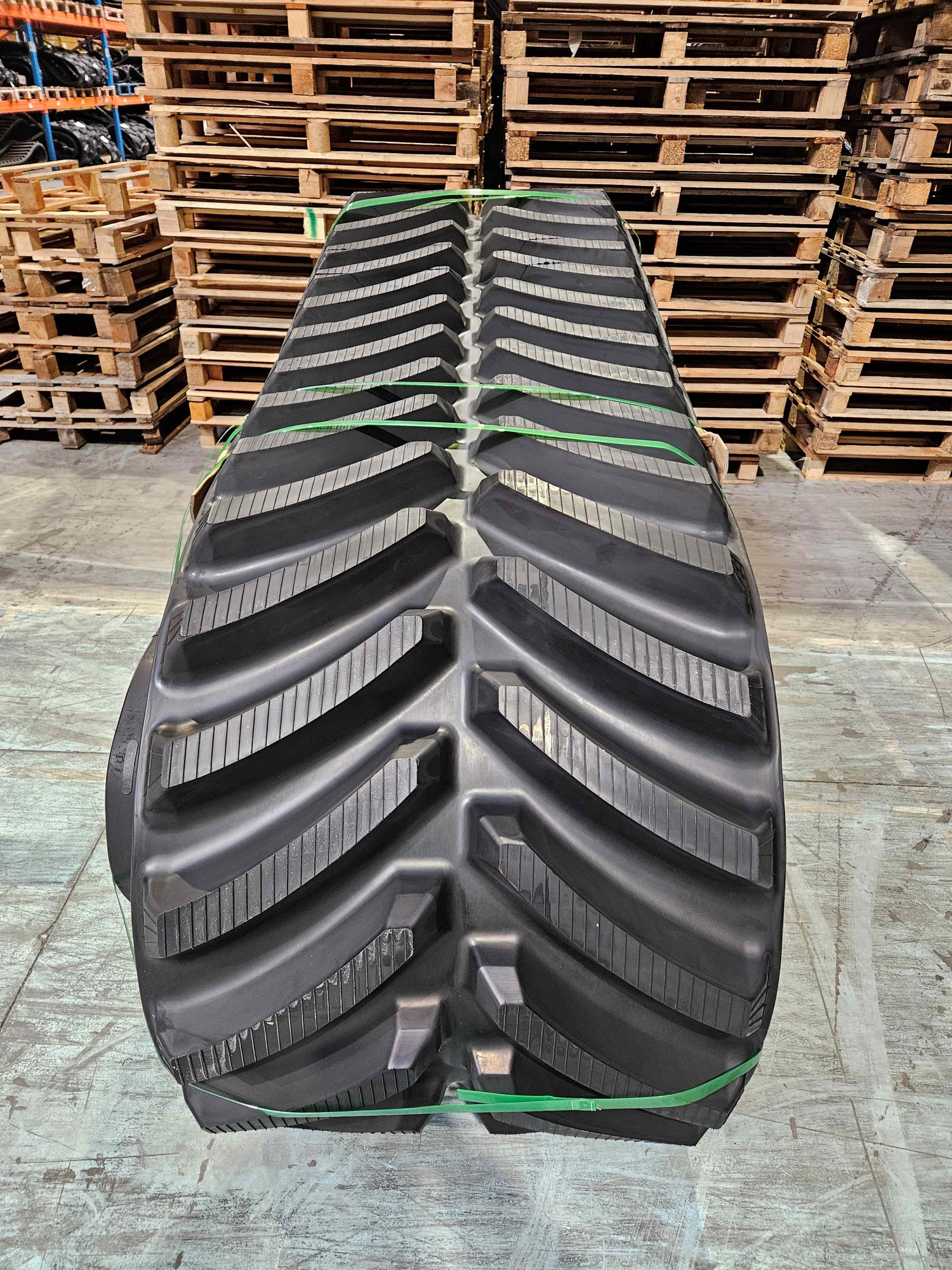 LEACH LEWIS RUBBER TRACKS LIMITED undefined: pilt 2