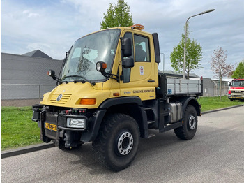 Kallurauto UNIMOG U400