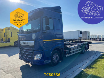 Konteinerveduk/ Tõstukiga veoauto DAF XF
