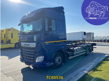 Konteinerveduk/ Tõstukiga veoauto DAF XF