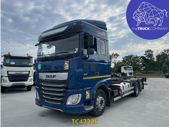 Konteinerveduk/ Tõstukiga veoauto DAF XF