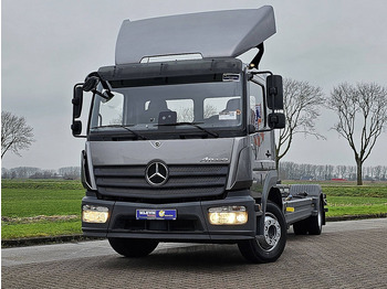 Konteinerveduk/ Tõstukiga veoauto MERCEDES-BENZ Atego 1227
