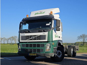 Kabiinišassiiga veoauto VOLVO FM9 300