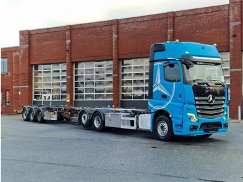 Konteinerveduk/ Tõstukiga veoauto MERCEDES-BENZ Actros 2553