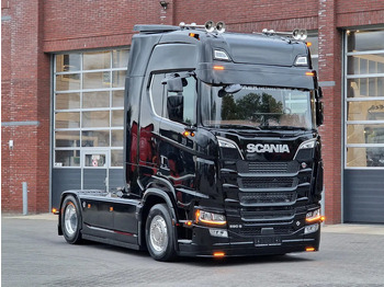 Uus Sadulveok Scania 590S V8 NGS Highline 4x2 - New show truck - Full spec - Retarder - Leather - Full air - BUFFL: pilt 3 Uus Sadulveok Scania 590S V8 NGS Highline 4x2 - New show truck - Full spec - Retarder - Leather - Full air - BUFFL: pilt 3