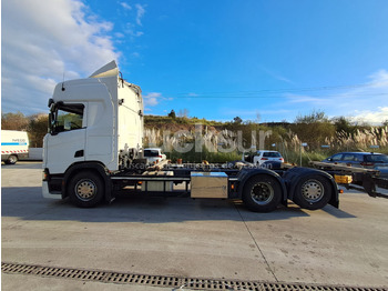 Kabiinišassiiga veoauto SCANIA R450.26 ejes 6x2*4: pilt 5 Kabiinišassiiga veoauto SCANIA R450.26 ejes 6x2*4: pilt 5