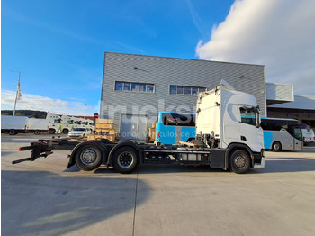 Kabiinišassiiga veoauto SCANIA R450.26 ejes 6x2*4: pilt 3 Kabiinišassiiga veoauto SCANIA R450.26 ejes 6x2*4: pilt 3