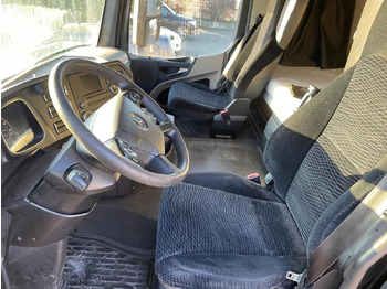 Interior photo 1: Sadulveok Mercedes Actros 1845