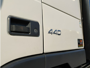 Madelveok/ Platvormveok, Kraanaga veoauto Volvo FM 440 6x4 HDS FASSI F170 Składany w Literę Z: pilt 3