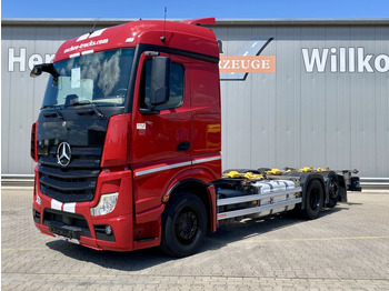 Konteinerveduk/ Tõstukiga veoauto MERCEDES-BENZ