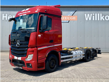 Konteinerveduk/ Tõstukiga veoauto MERCEDES-BENZ Actros 2546