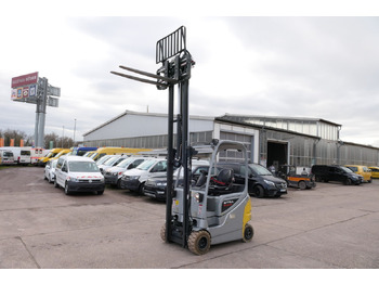 Veoautol põhinev kahveltõstuk STILL RX20