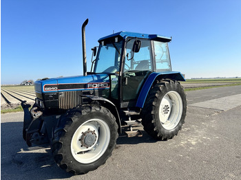 Traktor FORD
