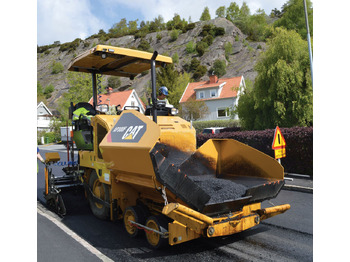 Asfaldilaotur CATERPILLAR AP300F