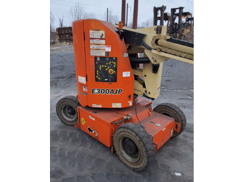 Teleskooprataslaadur JLG E300AJP: pilt 3