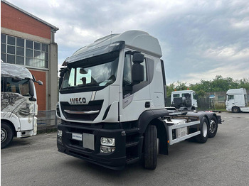 Kabiinišassiiga veoauto IVECO Stralis 460