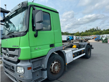 Kabiinišassiiga veoauto MERCEDES-BENZ Actros 1832
