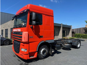 Kabiinišassiiga veoauto DAF XF 105 410
