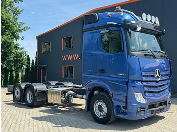 Kabiinišassiiga veoauto MERCEDES-BENZ Actros