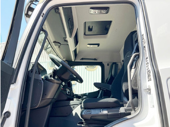 Interior photo 1: Uus Kabiinišassiiga veoauto Mercedes-Benz Arocs 3240 8x4 Arocs 3240 8x4